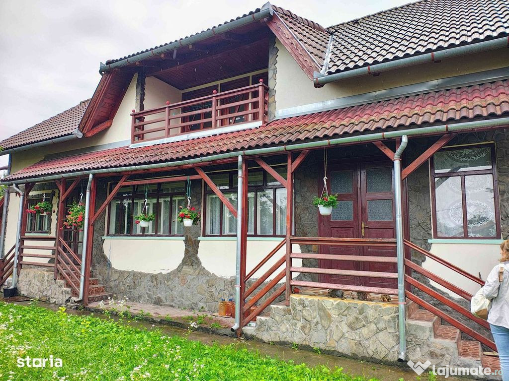 Casă complet renovată, pentru locuință sau pensiune t...