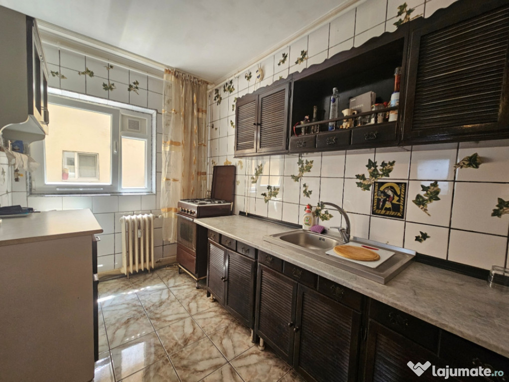 Vanzare Apartament 3 camere, Brancoveanu intersectie cu Nitu