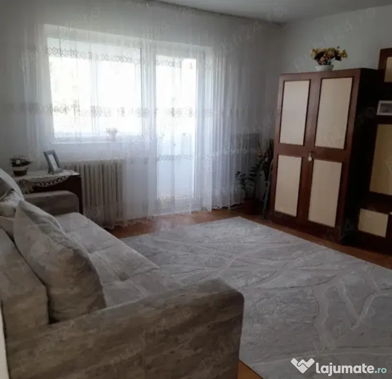 Apartament cu 3 Camere Decomandate Zona Burdujeni - Cuza Voda 1