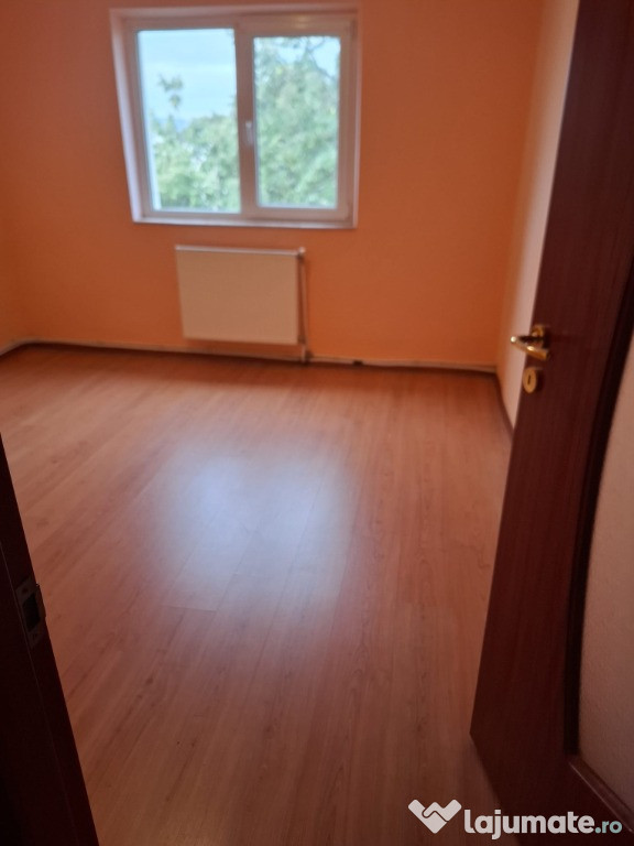 Apartament 3 camere, decomandat 69mp utili