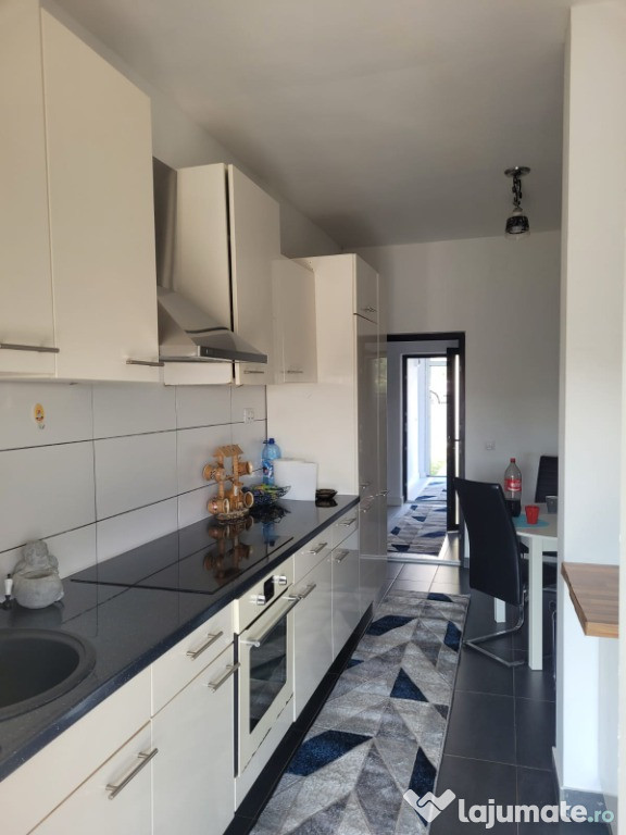 Casă de vânzare renovată complet interior și exterior