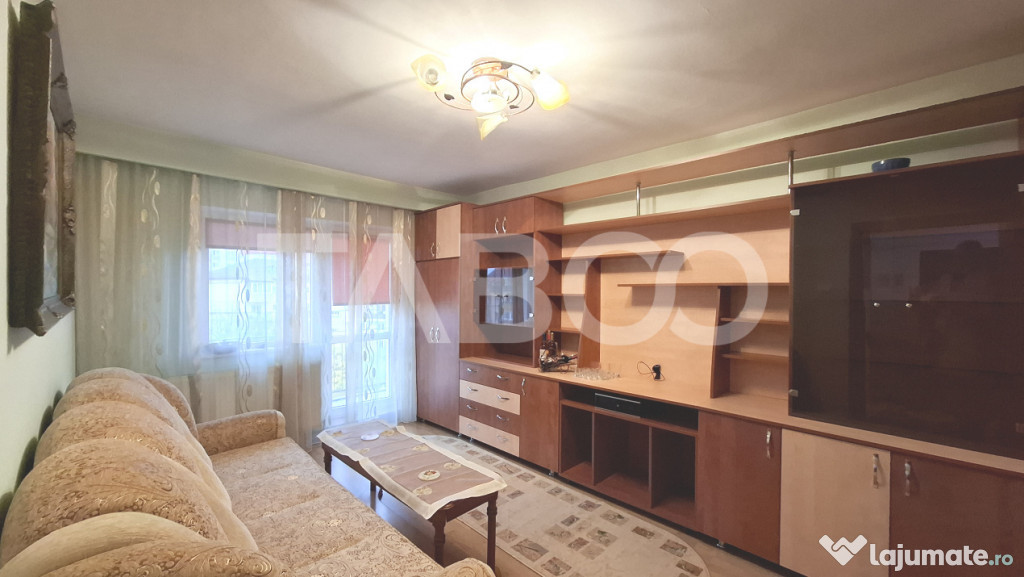 Apartament 3 camere de vanzare decomandat 58 mp zona Valea A