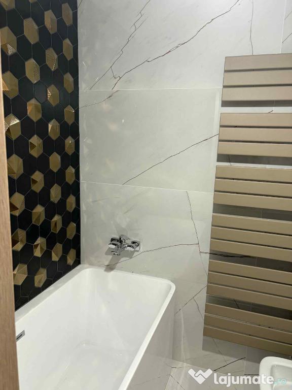 Apartament de 3 camere zona Calea Bucuresti(zona Liceul de Informatica