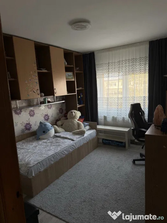 Apartament cu 3 Camere Decomandate Zona Burdujeni