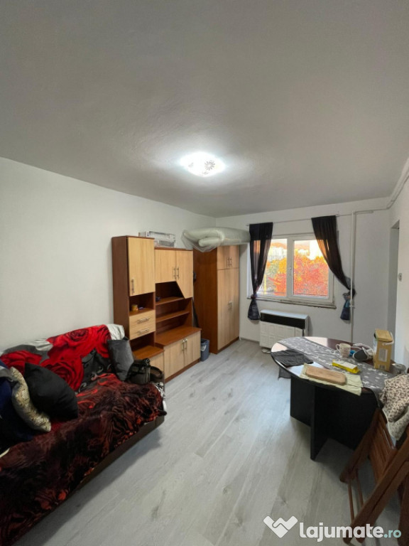 Garsoniera, 23 mp, etaj 4, zona Motorului