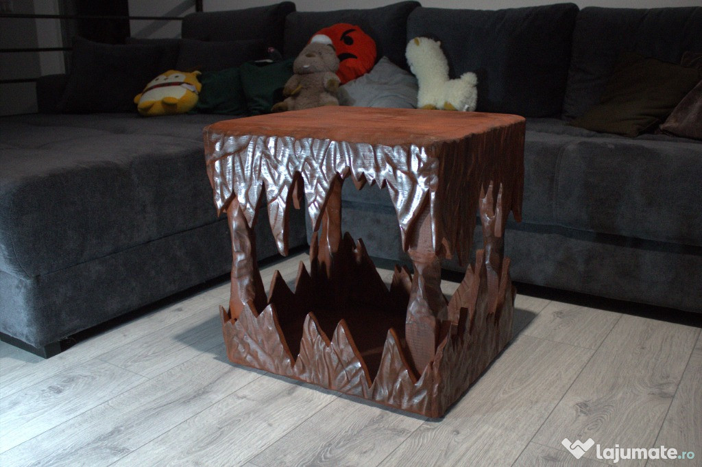 Masuta de cafea din lemn de pin sculptata de mana