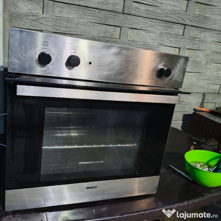 Cuptor incorporabil Beko