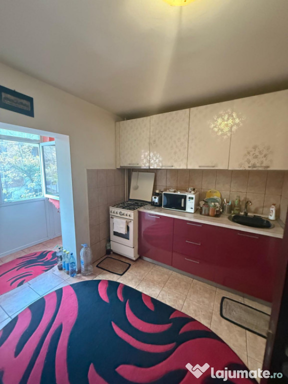 Apartament decomandat, 3 camere, 72,45 mp, zona Sarari