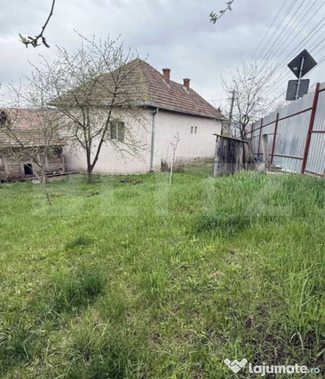 Casă individuală locuibilă + teren 477m în Dâmbul Rotun