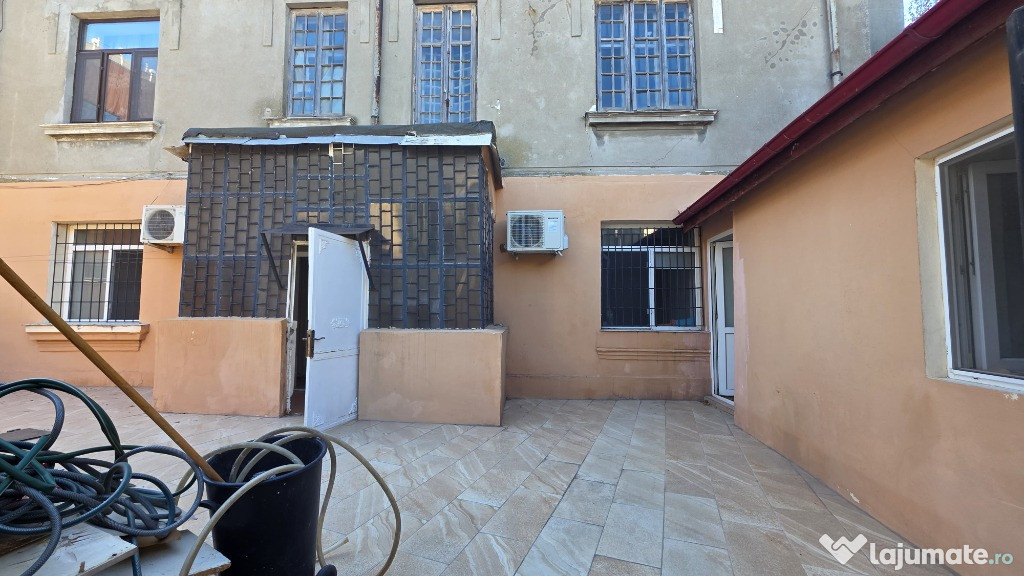 Centrul Vechi , Peninsula , 4 camere ,parter