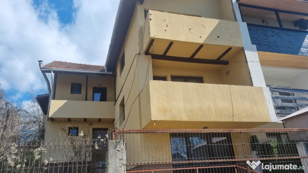 Vila P+1 - 5 camere + garaj si teren 433 mp in Slănic