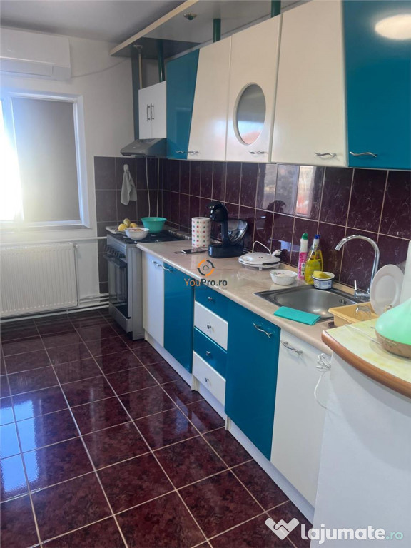 Decomandat 3 camere cu vedere pe 3 parti