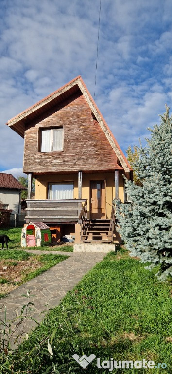 Casă P+M 2011, 50 mp utili, curte 774 mp – zonă liniștită, priveliște