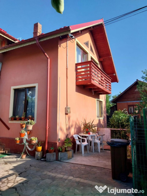 Vilă modernă cu 7 camere și două intrări separate – M