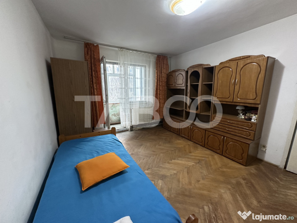 Apartament semidecomandat 2 camere balcon etaj 2 zona Negoiu