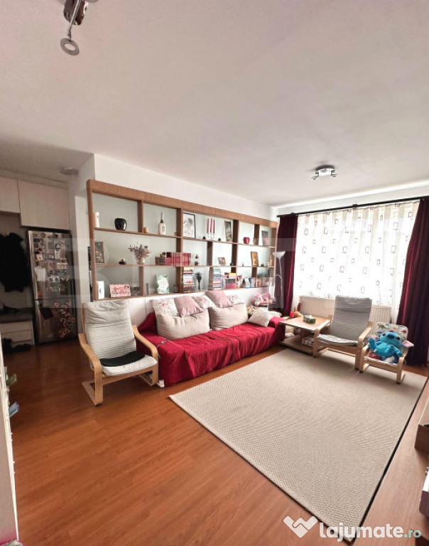 Apartament spațios 3 camere, balcon și parcare, etaj 3/3,