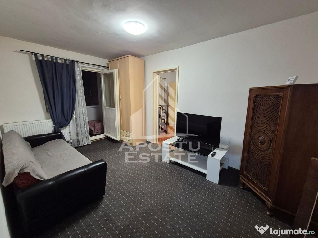 Apartament cu 3 camere, etaj intermediar, centrala propri...