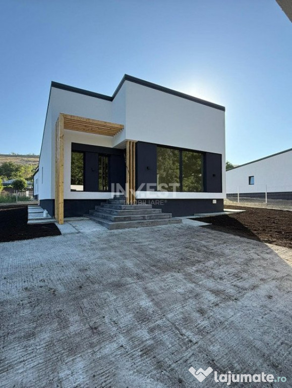 CASA INDIVIDUALA, 4 CAMERE, 2 BAI , 540 mp teren, MIROSLAVA-