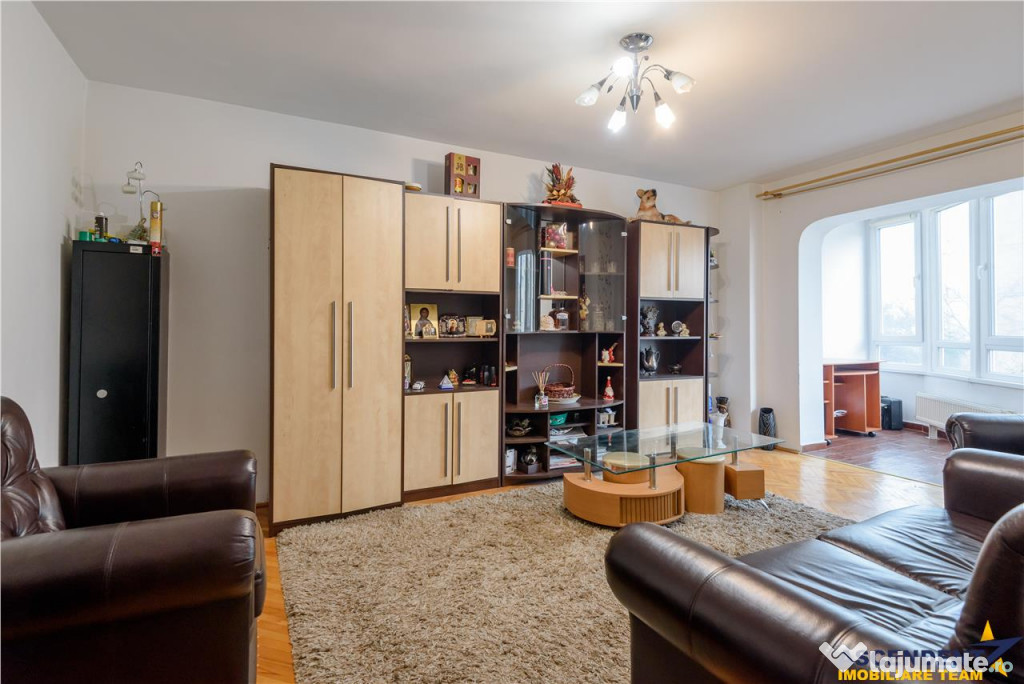 Apartament spatios 3 camere, Centrul Civic, decomandat, conf