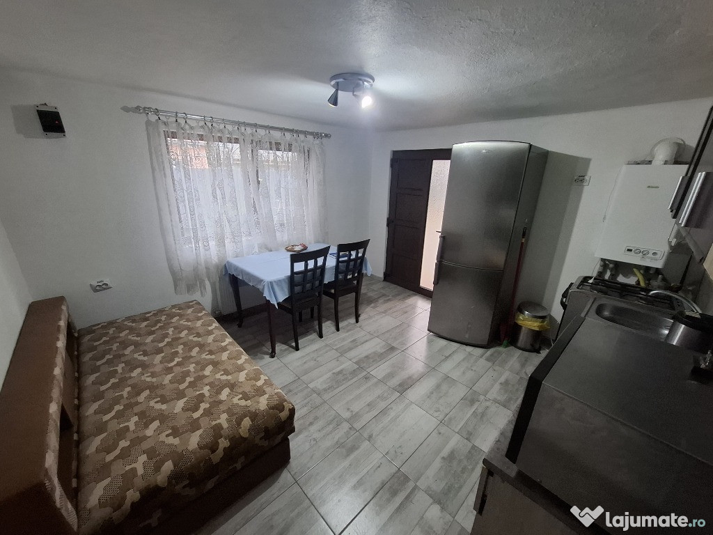 Inchiriez apartament 2 camere zona Parneava