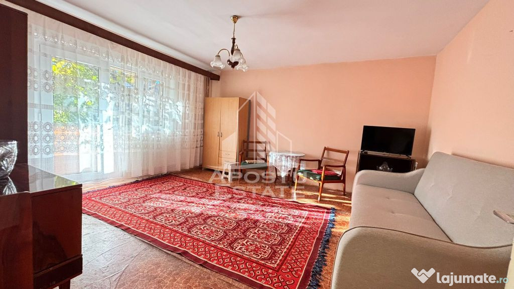 Apartament cu o camera, decomandat, balcon deschis , etaj...