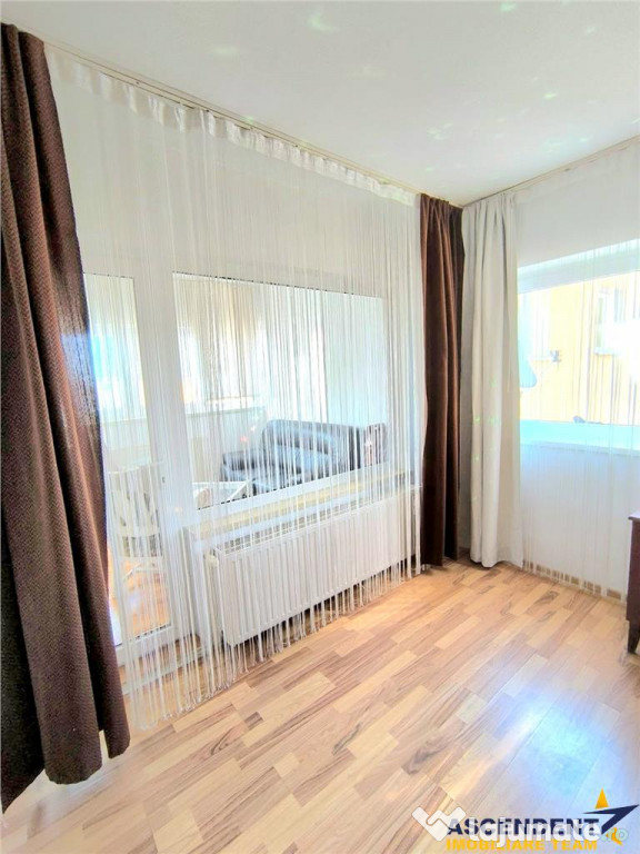 Apartament cu 2 camere, balcon mare, decomandat, mobilat, ut