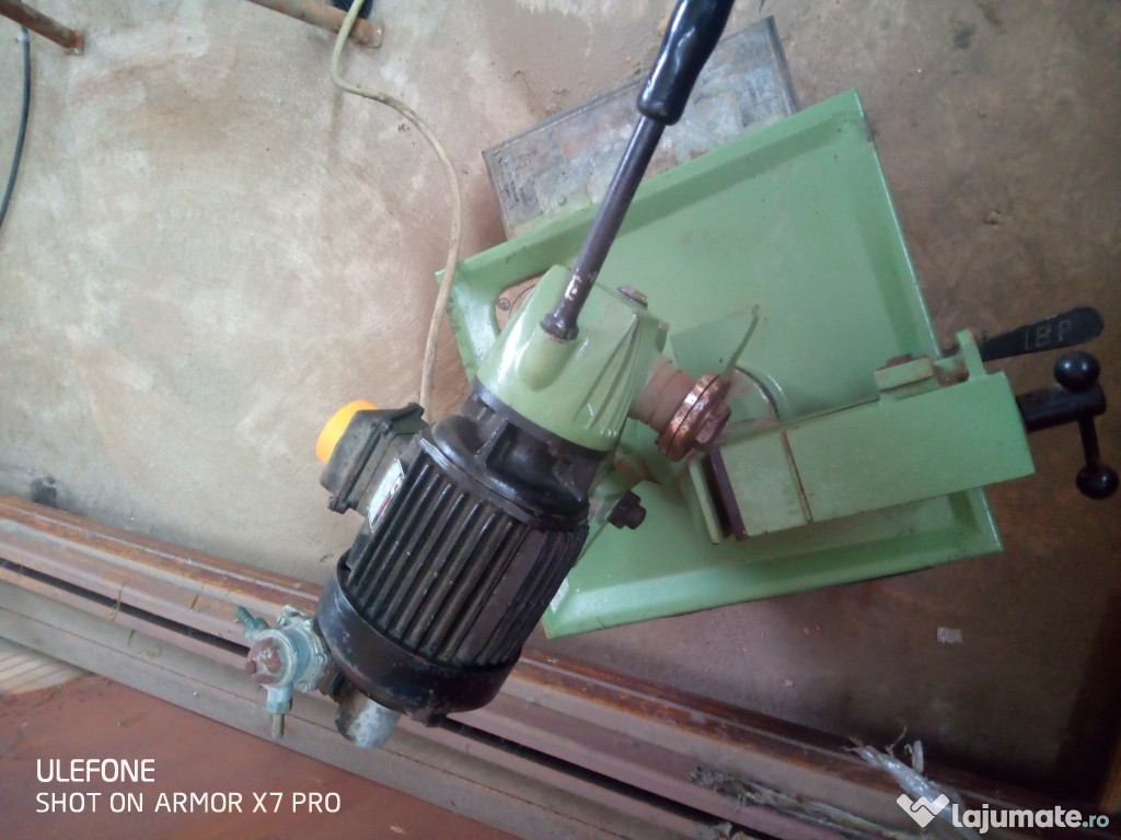 Masina de debitat metal