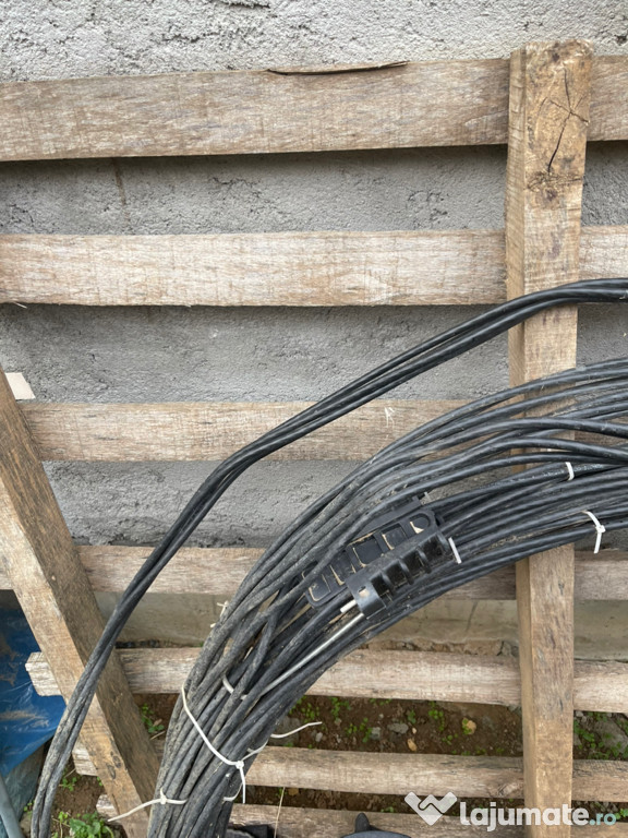 Vând fir trifazat de aluminiu cu accesoriii