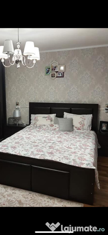 Pat 160/200 cu tăblii tapisate