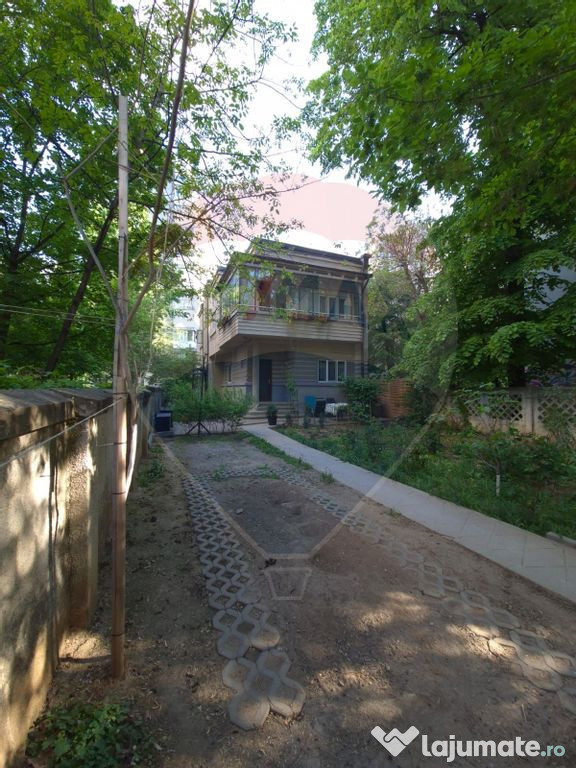 Casă / Vilă cu 11 camere de vânzare în zona Iancului