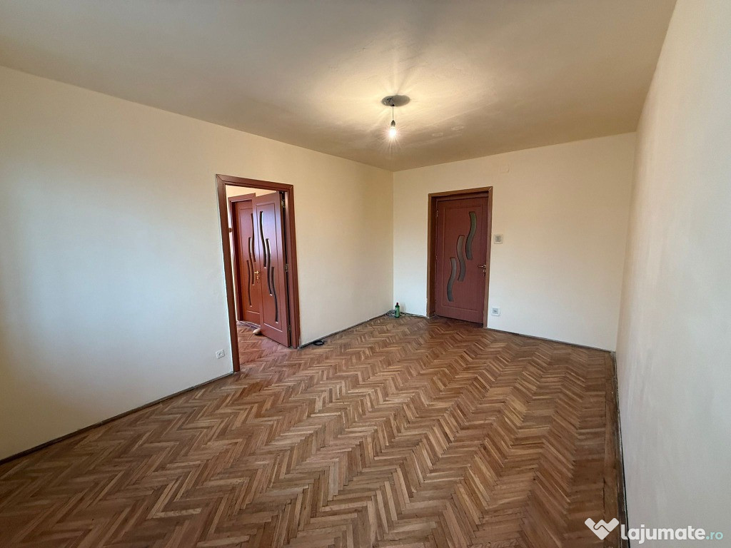 Apartament 3 camere, zona Minerului