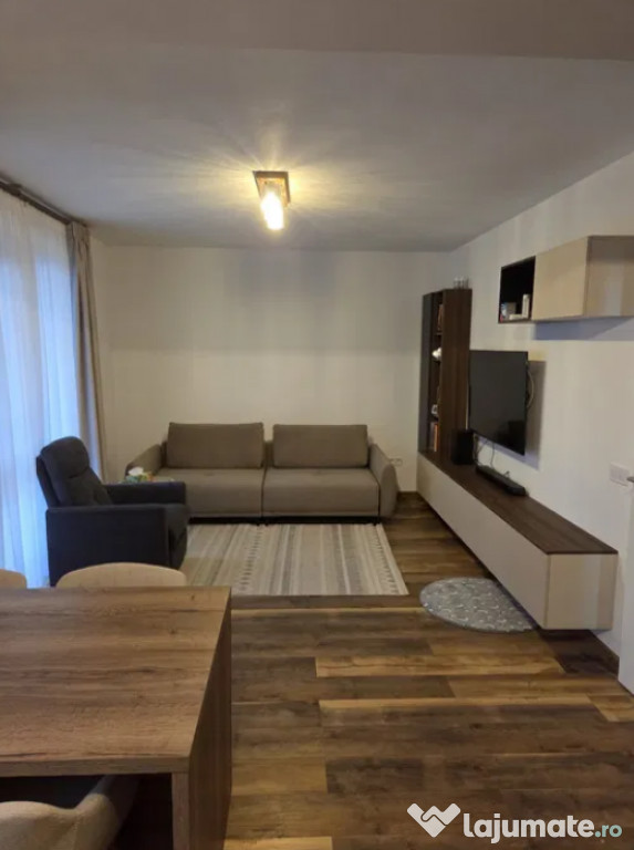 Apartament 3 camere, decomandat - zona Sanpetru