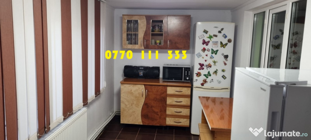 - Apartament 2 camere Progresu, parter cu balcon mare.