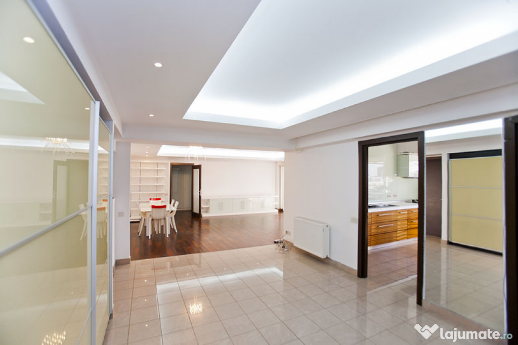 Apartament 4 camere de vanzare- zona Eminescu, bloc nou, foa