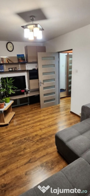 Apartament 3 camere, semidecomandat - zona Gemenii