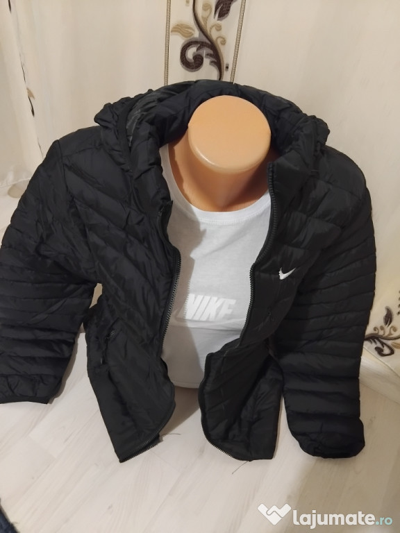 Geaca dama Nike.