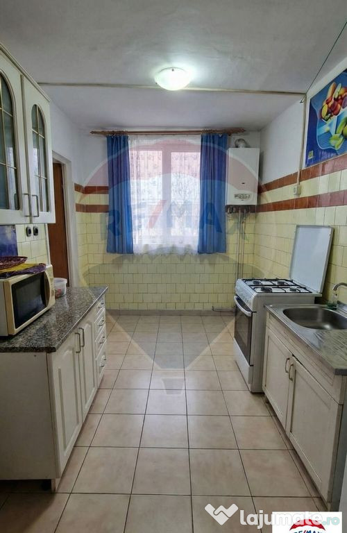 Apartament cu 4 camere de vânzare în zona Ozana