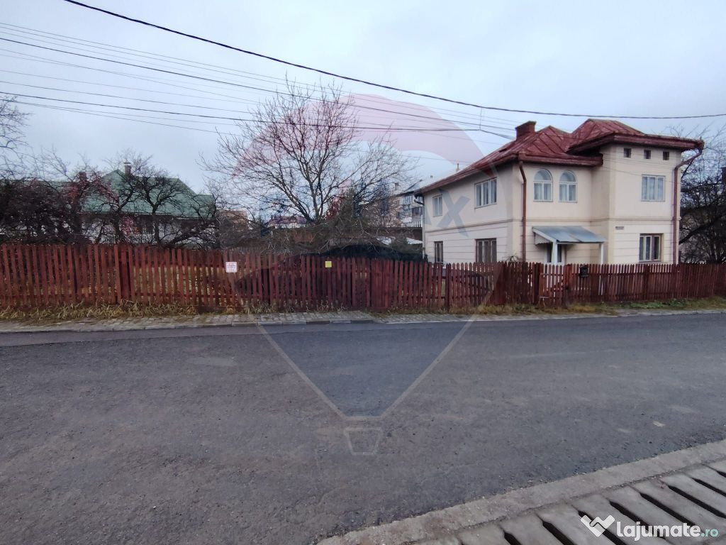 Casă / Vilă cu 6 camere de vânzare în zona Central