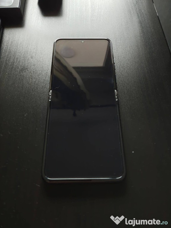 Vand MOTOROLA RAZR 40 ULTRA, 256GB memorie și 8 GB RAM