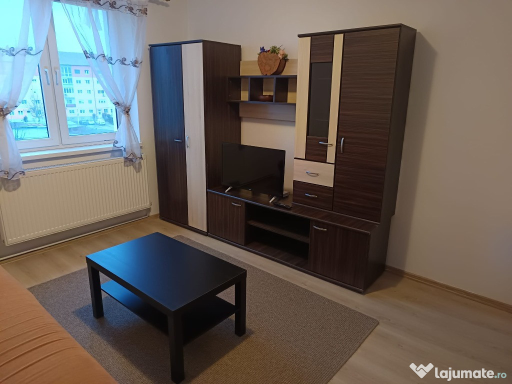 Inchiriez apartament