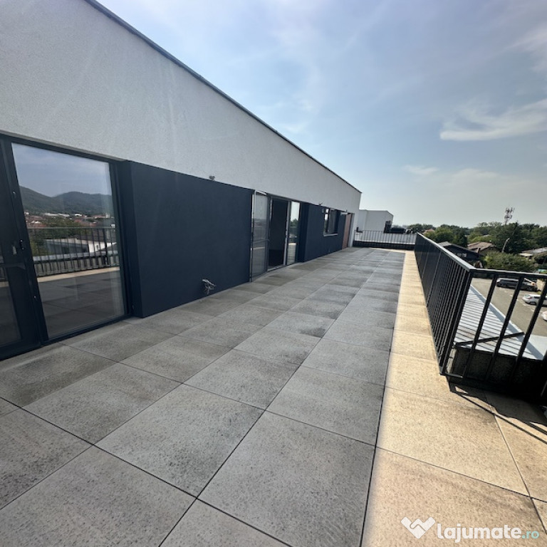 Penthouse de vanzare, cu 3 camere, 65 mp, zona Orasul Vechi