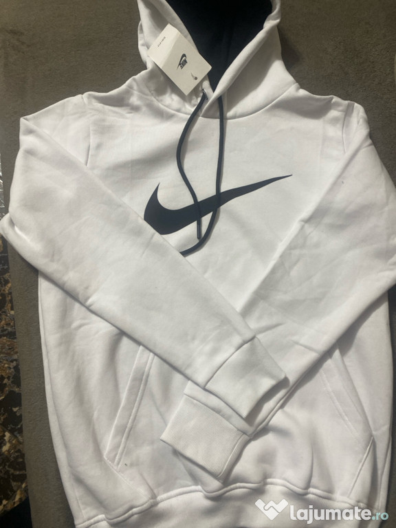 Un hanorac unisex vătuit pe interior