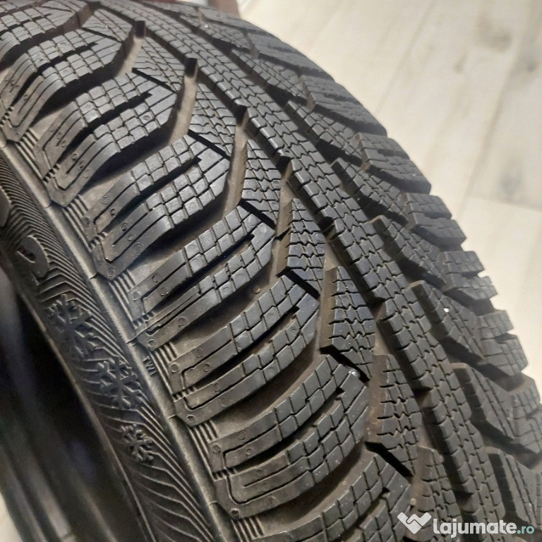 Vând 5 anvelope de iarna cu jentile aferente