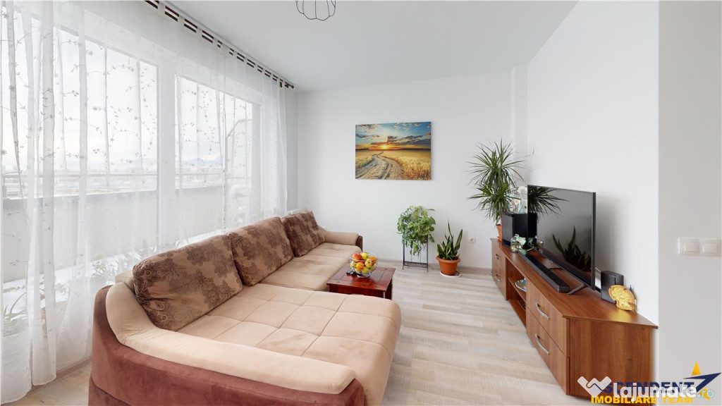 Pe 2 niveluri, Penthouse modern la bulevard, parcare si boxa