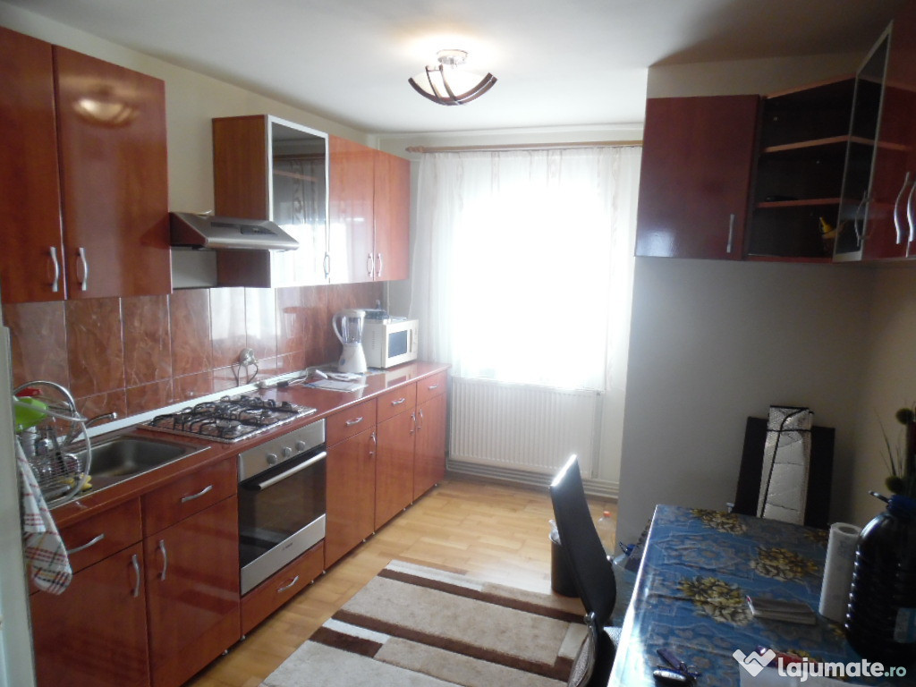 Inchirieez apartament 3 camere decomandat Deva, Liliacului, PARCARE