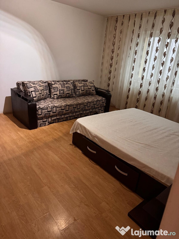 Inchiriez garsoniera 40 mp