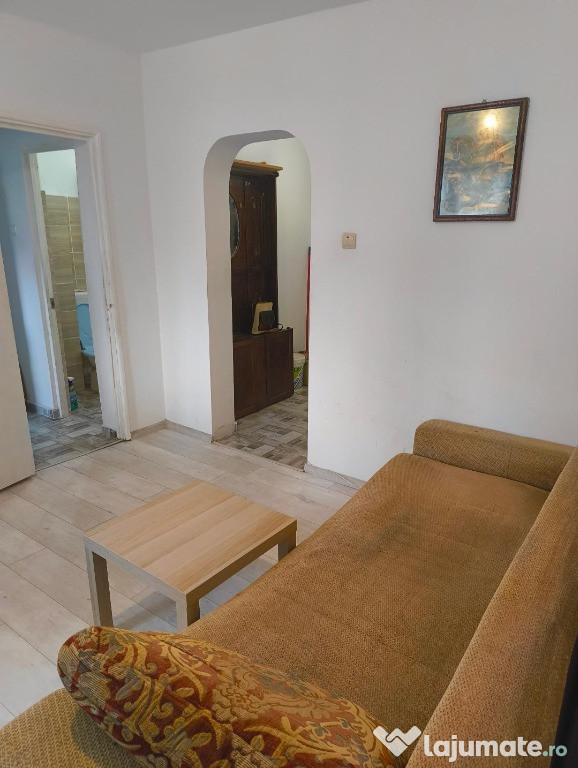 Ofer spre inchiriere apt cu 2 camere