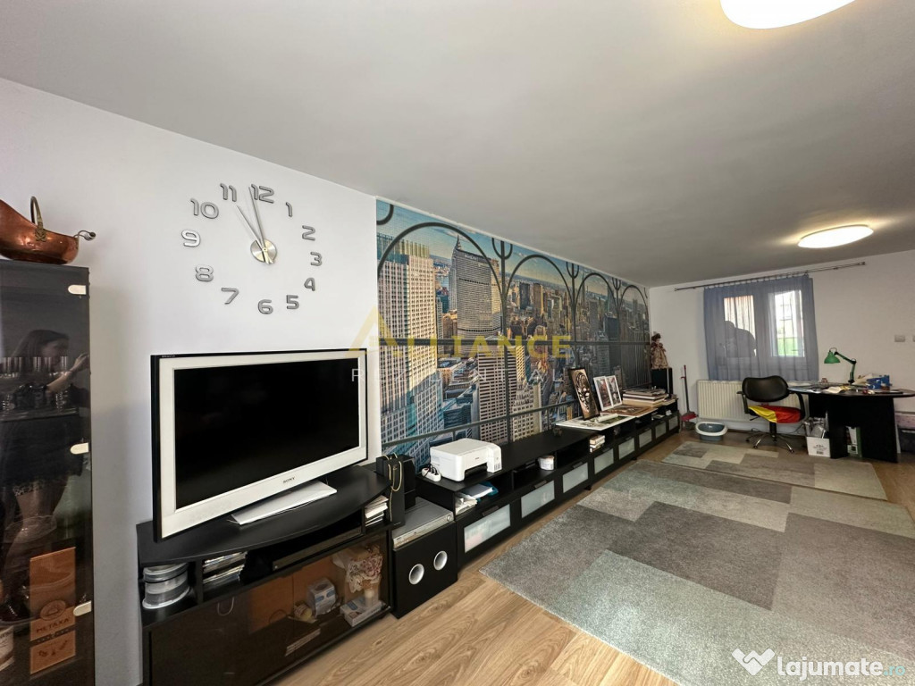 Casa individuala cu curte proprie si spatiu comercial