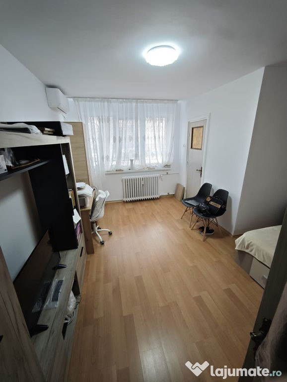 Garsonieră decomandată Complet renovată Titan – Sect...