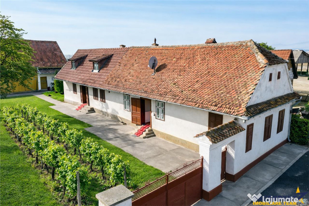 De sau schimb cu garsoniera Brasov. Casa autentica cu sura,